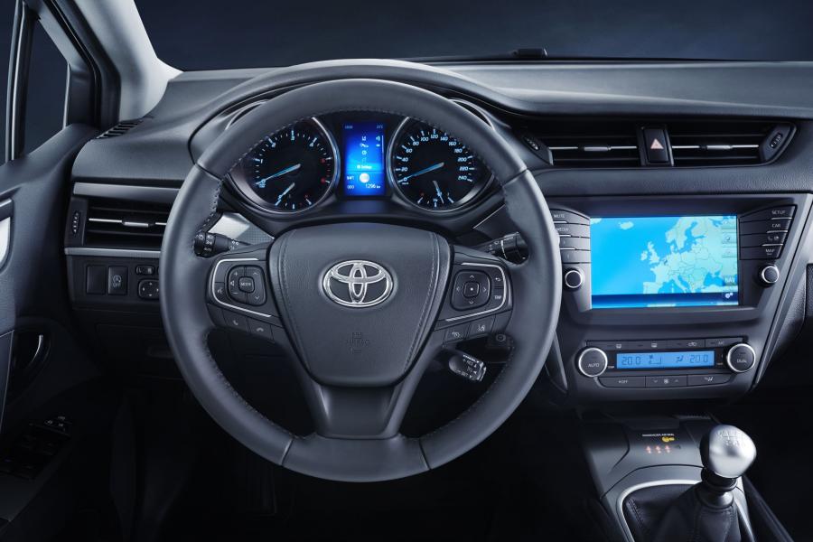 Панель приборов Toyota Avensis Sedan (T270) 2015 года  (фото 34 из 34)